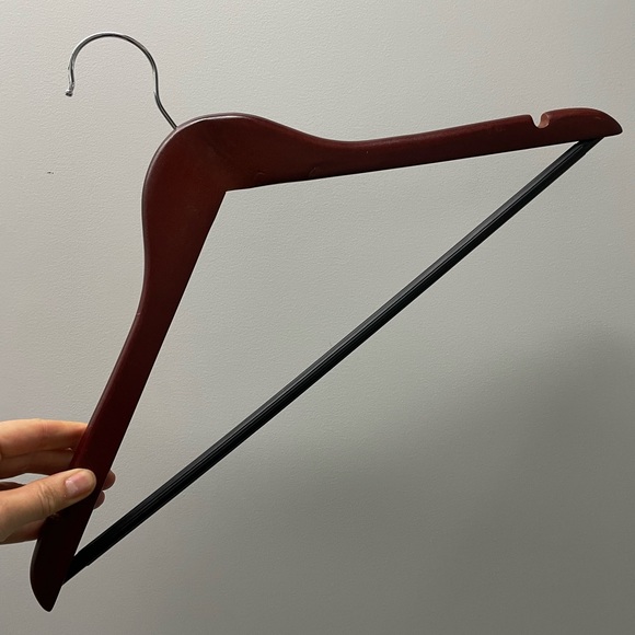 50 WOODEN HANGENRS set brown cherry wood - Picture 6 of 9